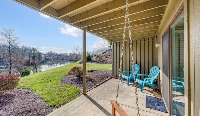Lakefront Retreat, Great Views, Pool and Dock Access!