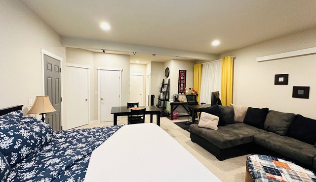 Lakefront retreat guest suite