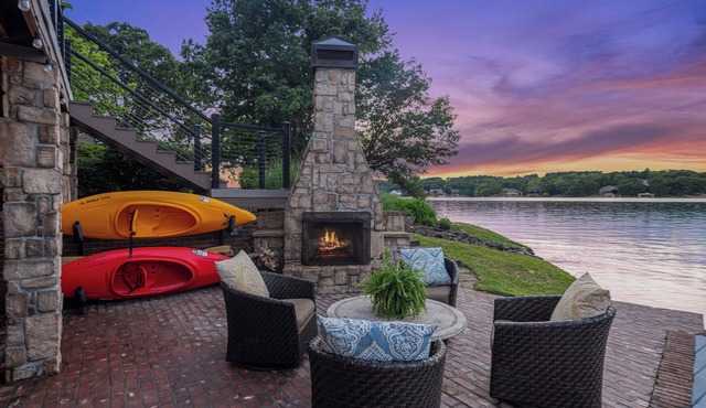 Lakefront Retreat - Hot Tub, Dock & Games