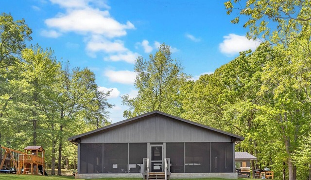 Lakefront Retreat; HUGE Screen Porch; Fully Renovated in 2026; Cooking Porch