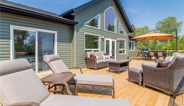 Lakefront retreat in Gimli, Manitoba!