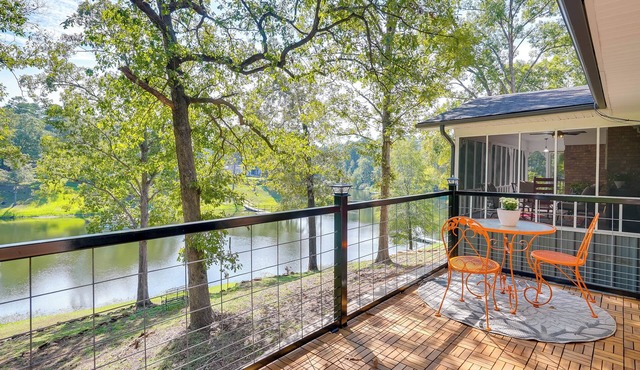 Lakefront Retreat in Jefferson w/Screened Porch!