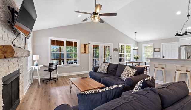Lakefront Retreat: Kayaks, Dock, Fire Pit & Grill