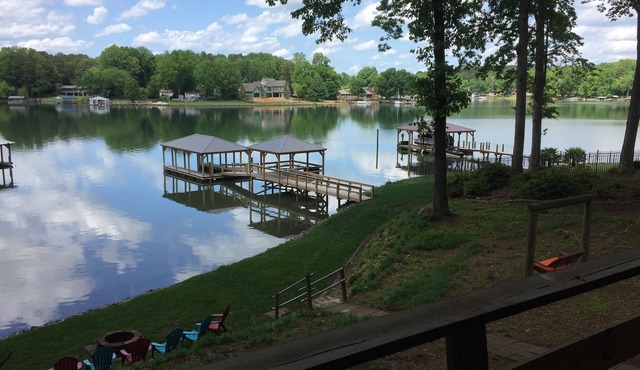 Lakefront Retreat, new boathouse, gazebo on deep water