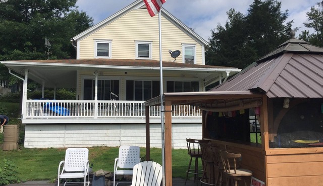 Lakefront Retreat Near golf and skiing in Northeast PA