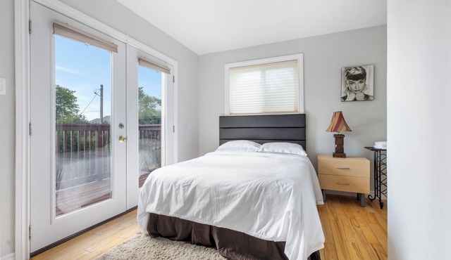 Lakefront Retreat near Lake Huron! Sleeps 14