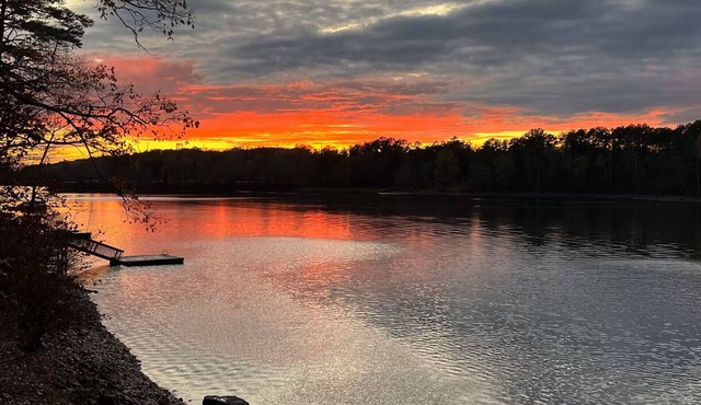 Lakefront Retreat on High Rock Lake - Dock, Kayaks & Game Room