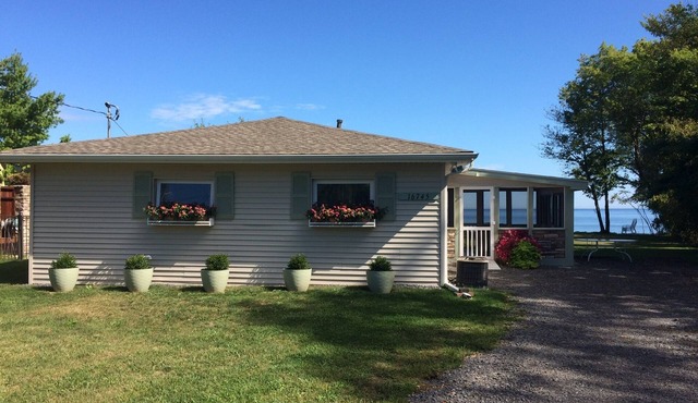 Lakefront Retreat- on Lake Ontario