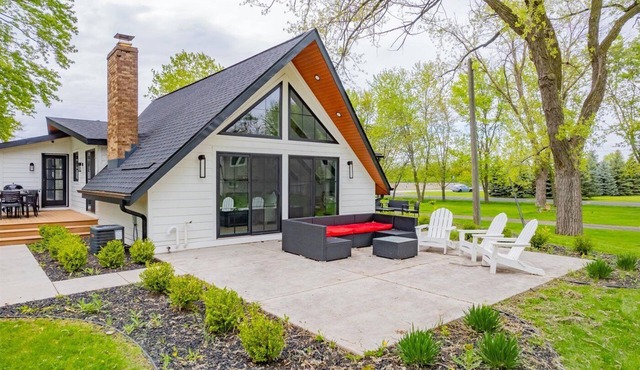 Lakefront Retreat on Little Lake Butte Des Morts!