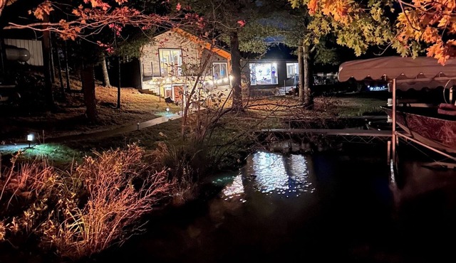 Lakefront Retreat on Twin Bear Lake – Sleeps 10 ~ Perfect for Families!
