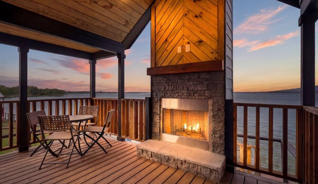 Lakefront Retreat Paradise