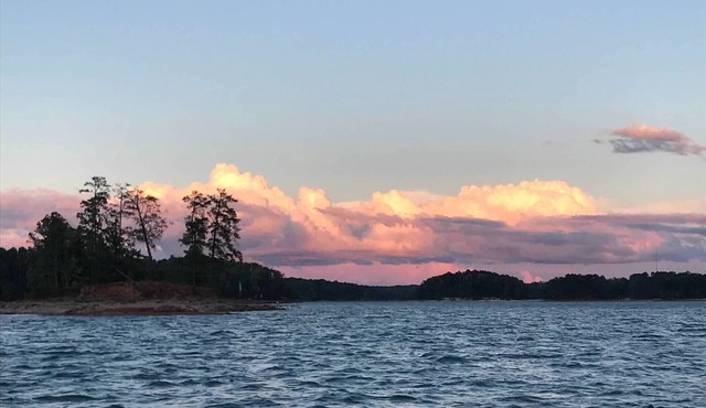 Lakefront Retreat, Private Dock, Kayak, 3 Decks, Bar/Game Rm, Deep Water Cove