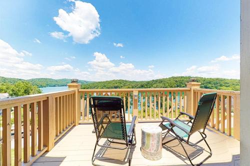 Lakefront Retreat Sleeps 6 Fireplace Boat Slip