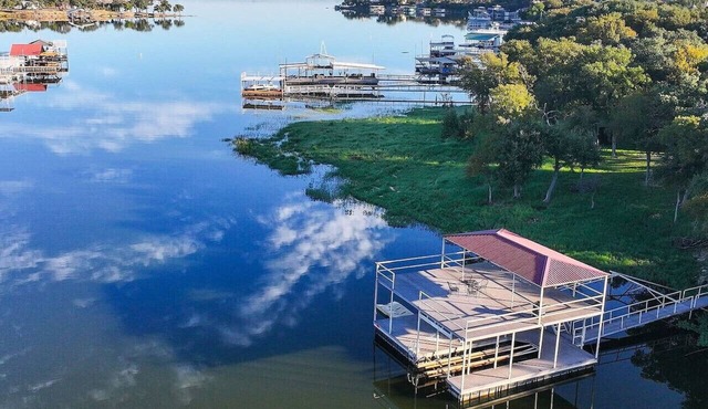 Lakefront Retreat | Sleeps 11+