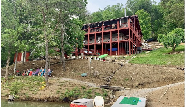 Lakefront Retreat Sleeps 20 | Game Room, Arcade & Private Dock on Norris Lake