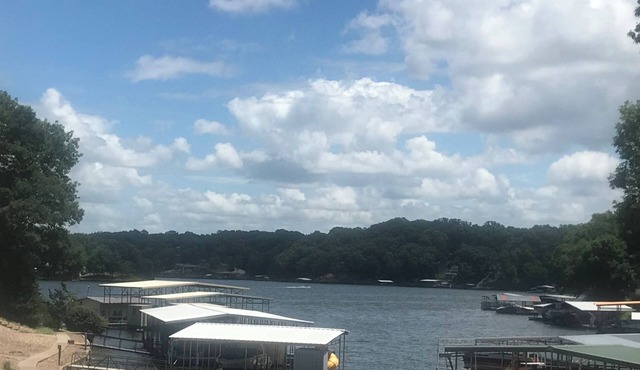 Lakefront Retreat Sleeps 19 Hot Tub + Paddle Boards Family & Group Favorite!