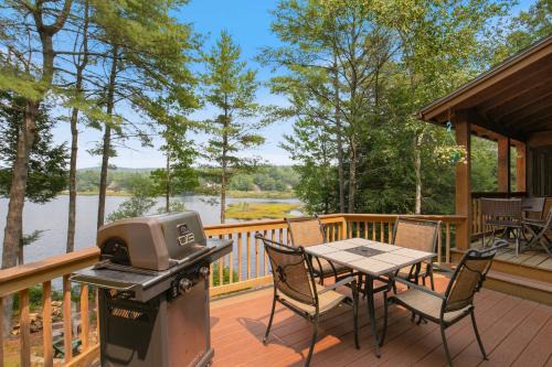 Lakefront Retreat Swim, Kayak, Fish, and more!