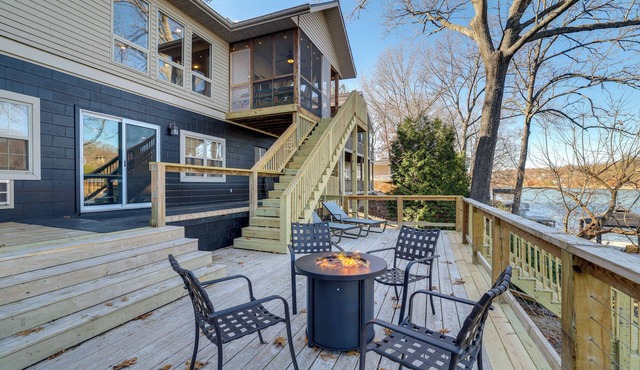 Lakefront Retreat w/Game Room in Bella Vista!