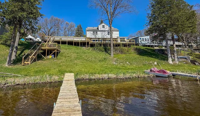 Lakefront Retreat, Deck, Private Docks & Kayaks