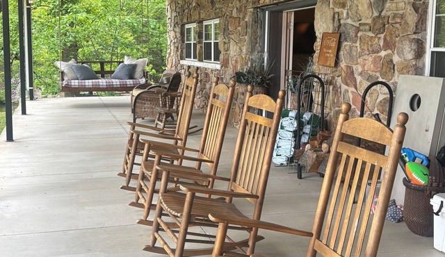 Lakefront Retreat! Unique,Rustic Elegance. Sleeps 15 Dog Friendly/FISHING dream!