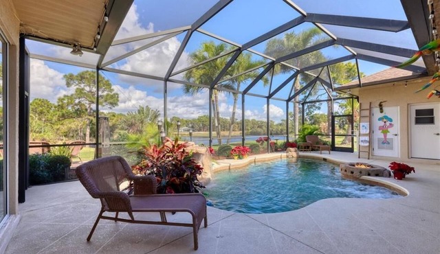 Lakefront Retreat, full refund*, heated pool, sleeps 6