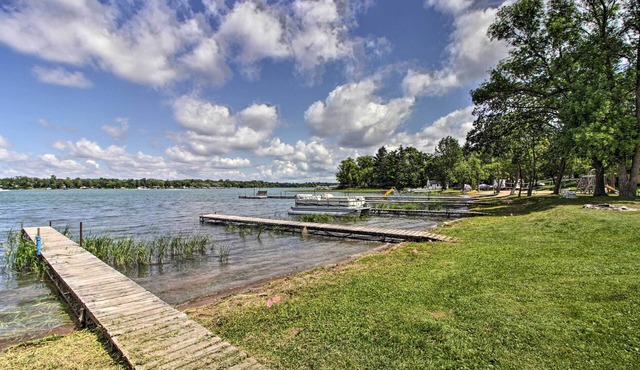 Lakefront Retreat w/Boat Rentals, Beach & Bar