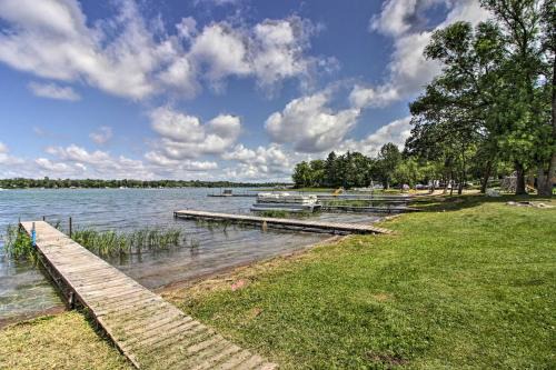 Lakefront Retreat w/Boat Rentals, Beach & Bar