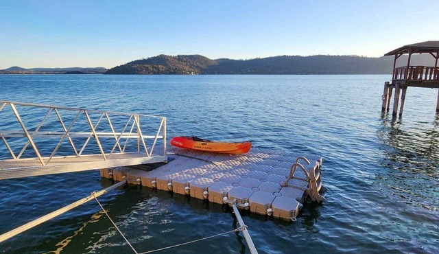 Lakefront Retreat w/Dock, Paddle Boards & Kayaks!