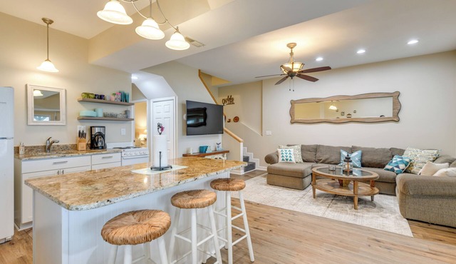 Lakefront Retreat w/Dock, Patio & Grill in Bracey