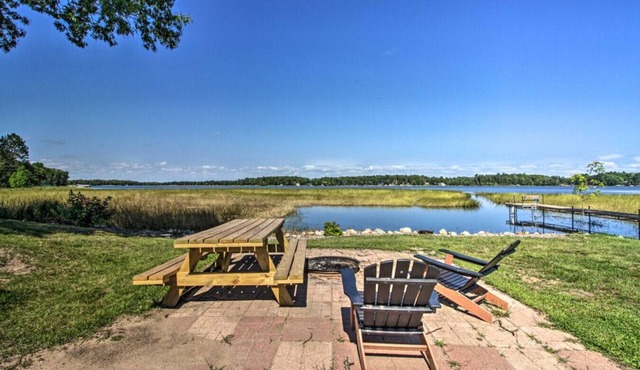 Lakefront Retreat w/Dock, Game Room & Deck!