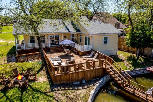 Lakefront Retreat w Dock, Firepit & Large Deck