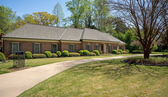 Lakefront Retreat w/Guest House