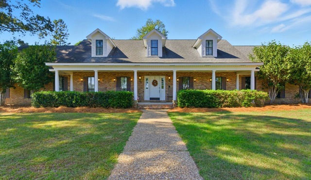 Lakefront Retreat w/Private Cove & 12 Acres