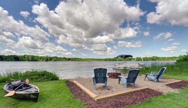 Lakefront Retreat w/Kayak, Deck & Fire Pit!
