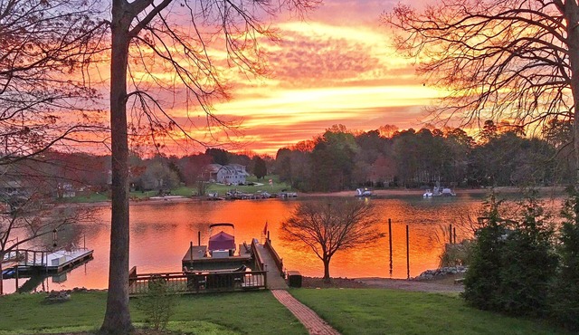 Lakefront Retreat, with private boat dock, beautiful open water view