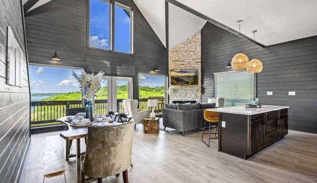 Lakefront Retreat w/Pool, Hot Tub, Game Room