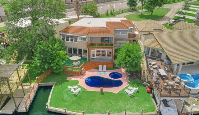 Lakefront Retreat with Pool, Spa, Golf, Fishing, Boat slip, Kayaks & Marina