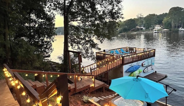 Lakefront Retreat with Luxury Touch