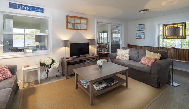 Lakefront Retreat With Sandy Beach, Perfect For Kids