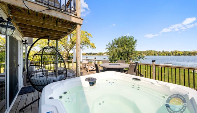 Lakefront Retreat with Hot Tub