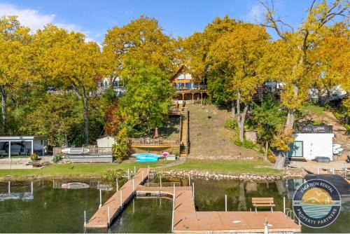 Lakefront Retreat with Dock BBQ and Lake Access