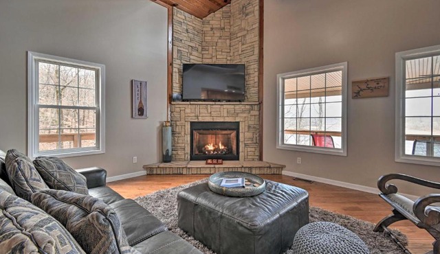 Lakefront Retreat with Views, Near Mammoth Cave!