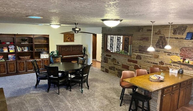 Lakefront Retro Retreat