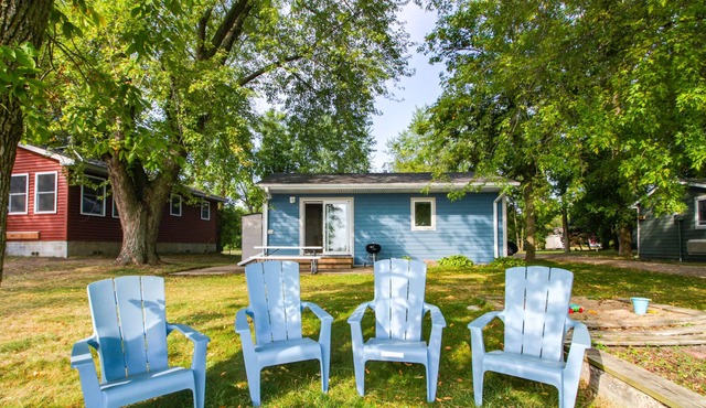 Lakefront Rice Cabin w/ Fire Pit - Dogs Welcome!