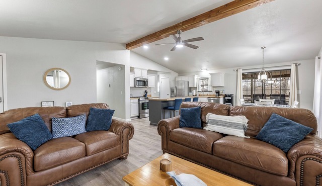 Lakefront Rogers Retreat w/Grill & Spacious Deck