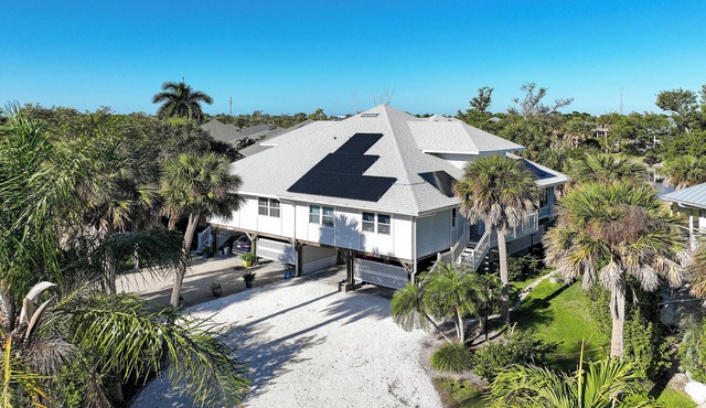Lakefront Sanibel home - Minutes from the beach - Coastal Canopy