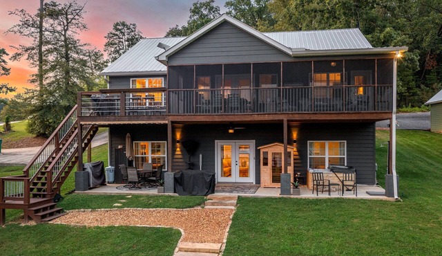 Lakefront|Sauna|Hot Tub|Fire Pit|Kayaks and more!