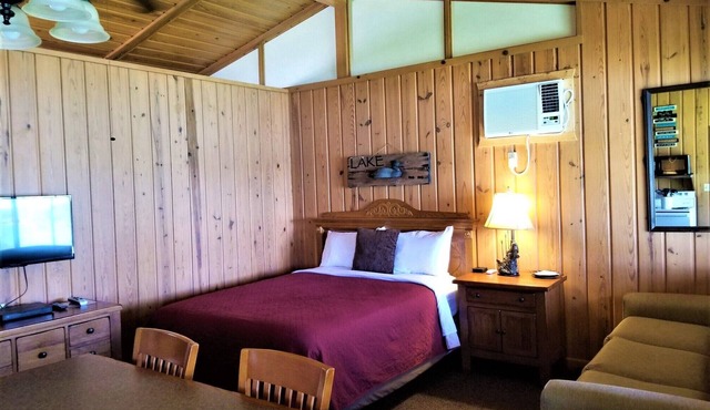 Lakefront Shoreline Cabin w/On-Site Hot Tub and Dock to Enjoy!