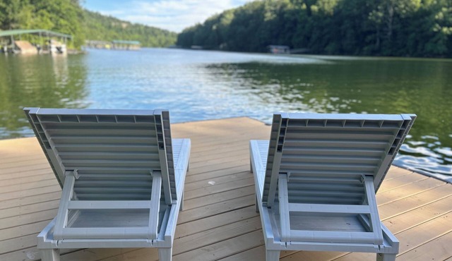Lakefront Smith Lake Retreat - Private Dock, Paddleboards, Sleeps 8
