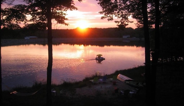 Lakefront 🛶 Spa ♨️ Firepit 🔥 Boating 🚣‍♂️ Game Rm 🎮 Fishing 🎣 Sunsets 🌅